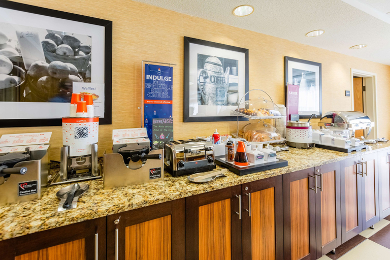 Food & Drinks 5, Hampton Inn St. Charles St. Peters, Saint Charles