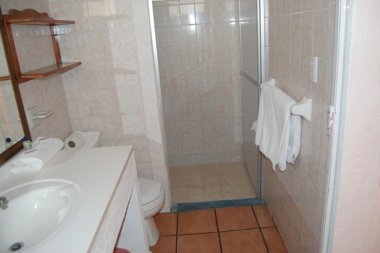 Bathroom 4, Hotel Marbella, Manzanillo