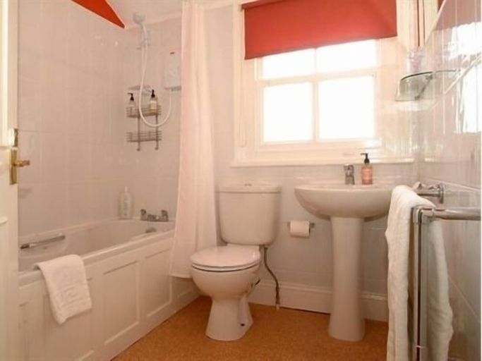 Bathroom, Craglands Guest House, Cumbria
