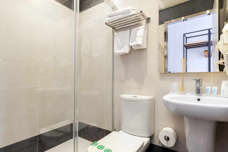 Bathroom 3, Hostal Fernando , Barcelona