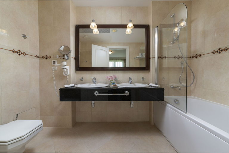 Bathroom 5, Royal Princess Hotel, Dubrovnik