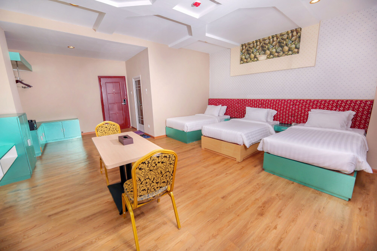 Bedroom 2, H Plus Hotel Yangon, Yangon