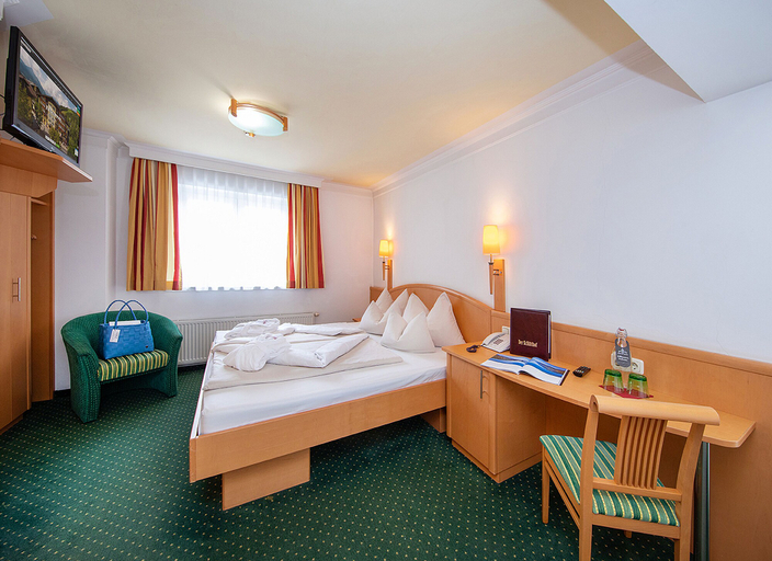 Bedroom 4, Hotel Der Schütthof, Zell am See