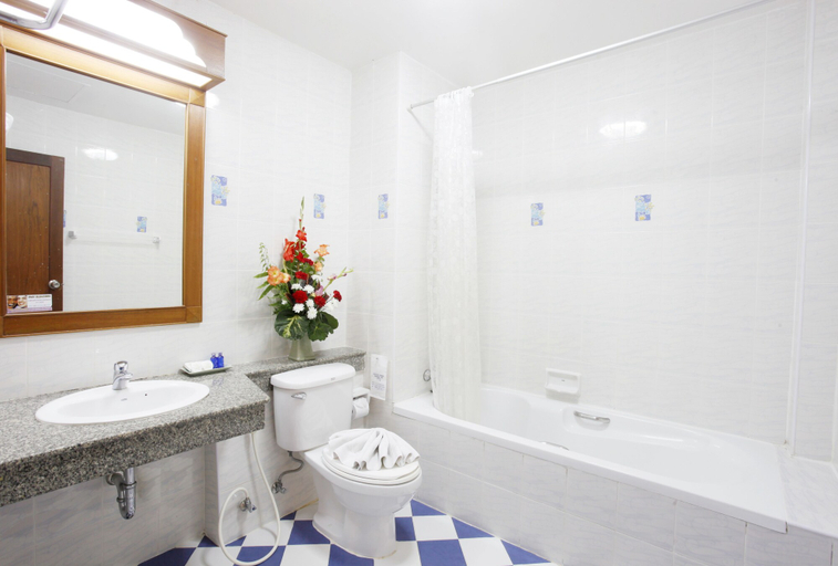 Bathroom 4, Palmyra Patong Resort, Pulau Phuket