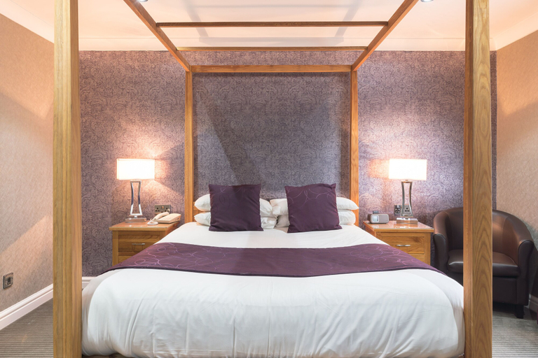 Bedroom 4, The Everglades Park Hotel, Halton