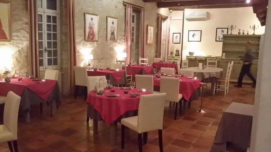 Food & Drinks 5, Auberge De Tavel, Gard