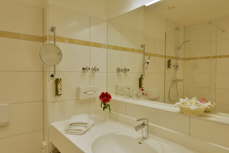 Bathroom 3, Hotel Der Lindenhof, Gotha