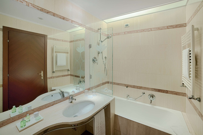 Bathroom 5, NH Milano Machiavelli, Milano