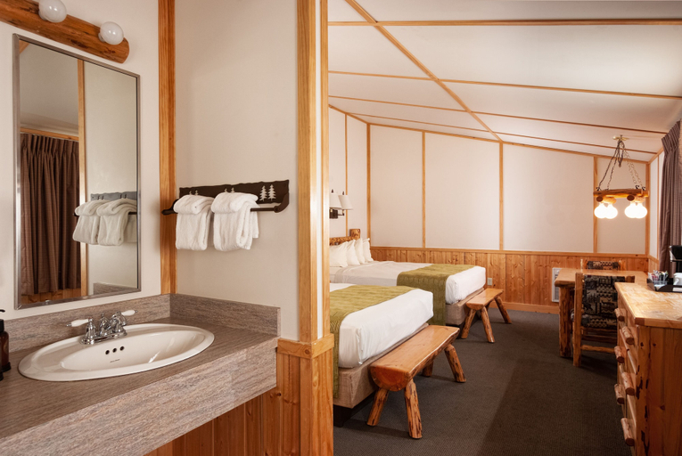 Bathroom 4, Canyon Lodge & Cabins - Inside the Park, Park