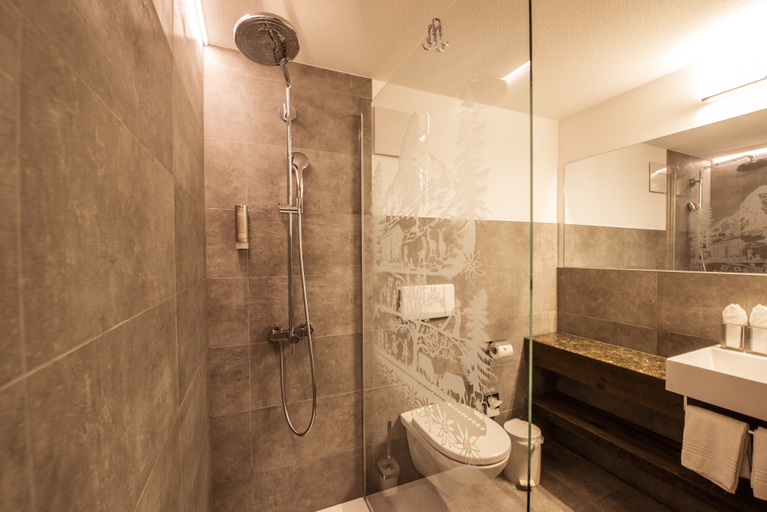 Bathroom 5, Hotel Daniela, Visp