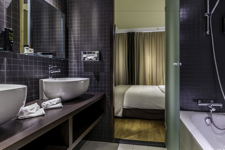 Bathroom 4, Hotel Artemis Amsterdam, Amsterdam
