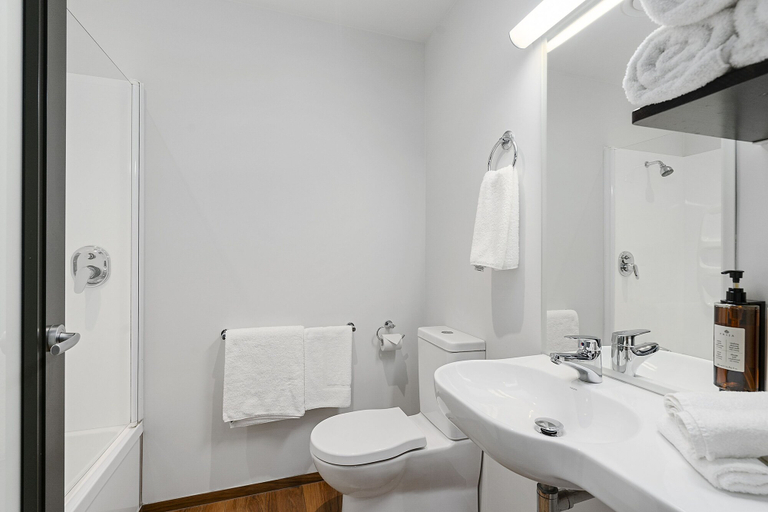Bathroom 4, Boulcott Lodge, Hutt city