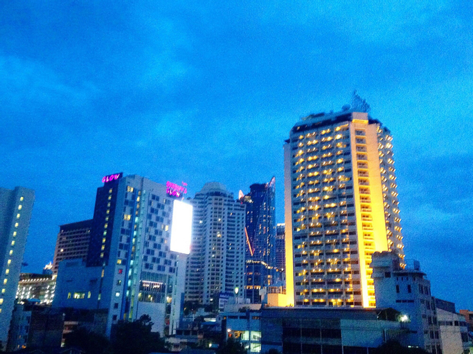 Exterior & Views 15