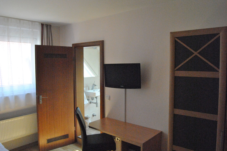 Bedroom 2, Hotel Zur Sonne, Ansbach