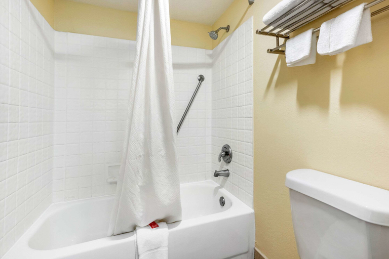 Bathroom 4, Econo Lodge Chattanooga Northeast - Ooltewah, Hamilton