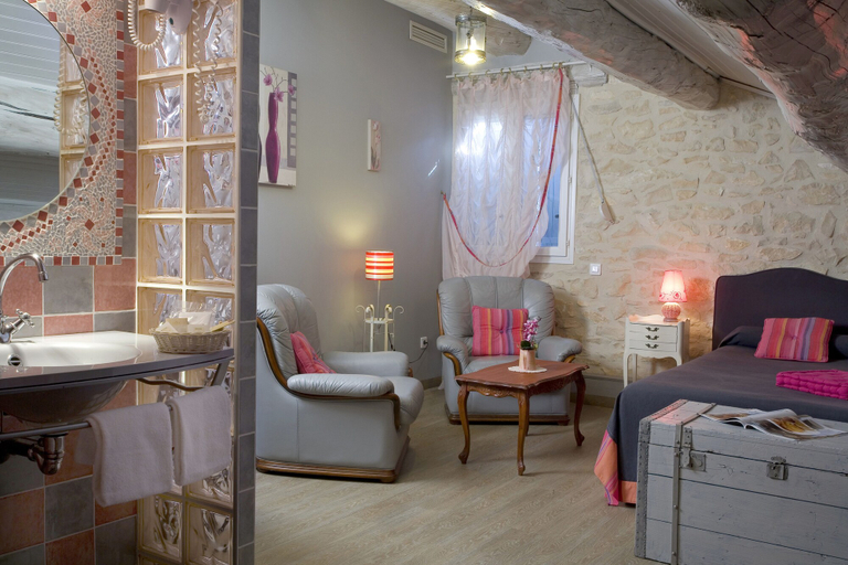Bathroom 4, Auberge De Tavel, Gard