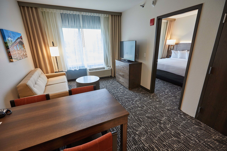 Bedroom 3, Gundersen Hotel & Suites, La Crosse
