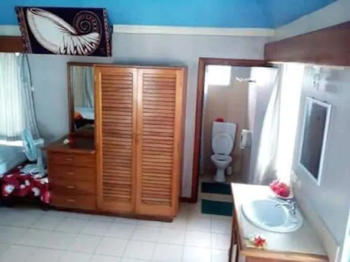 Bathroom, Safe Landing Eco Lodge, Ba