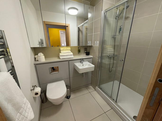 Bathroom 4, Quay Apartments Manchester, Manchester