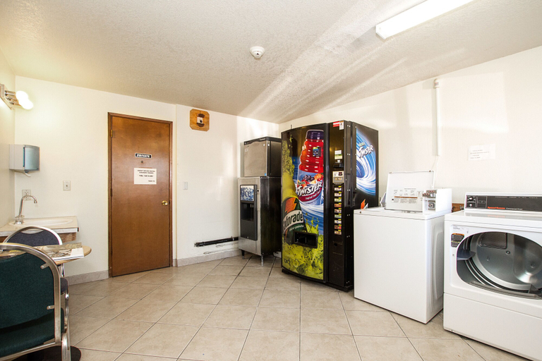 Others 5, Super 8 by Wyndham Vancouver East, Clark