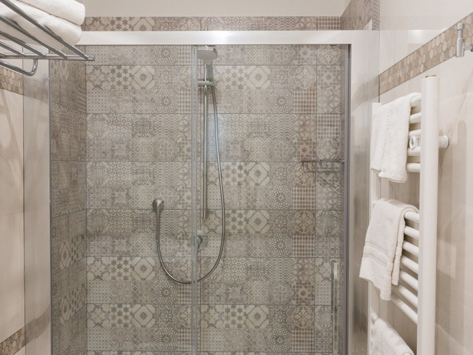 Bathroom 5, Buono BB, Napoli