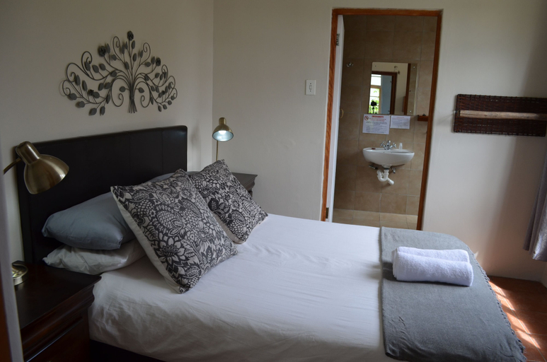 Bedroom 3, A Sunflower Stop - Hostel, City of Cape Town