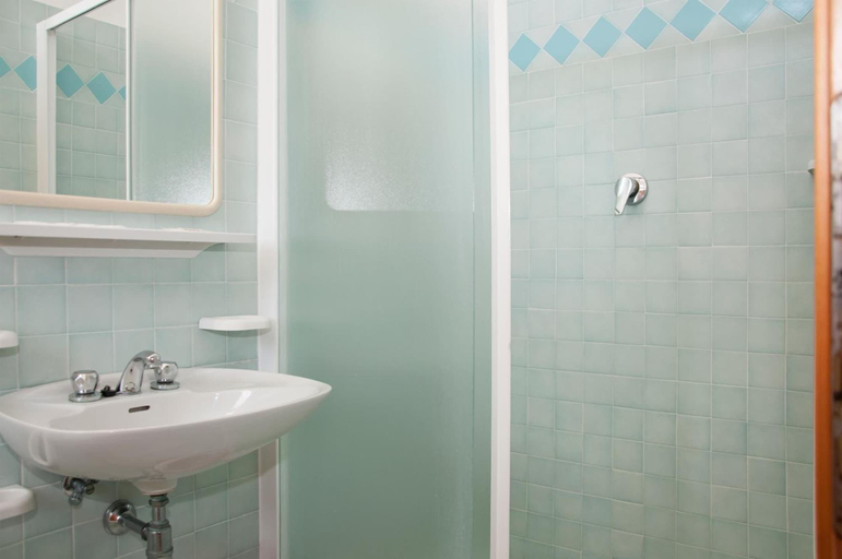 Bathroom 4, Hotel Rugantino, Forli' - Cesena
