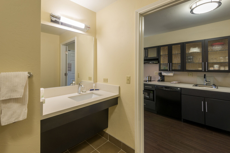 Bathroom 2, Candlewood Suites MIDWEST CITY, Oklahoma