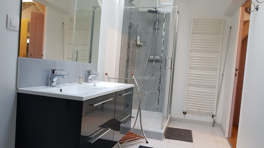 Bathroom 5, Manoir De Tireveste, Landes