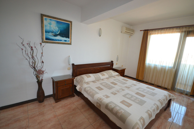 Bedroom 3, Family Hotel More, Sozopol