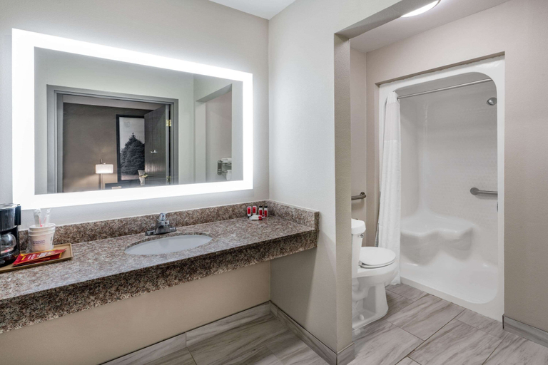 Bathroom 4, Super 8 by Wyndham Amarillo West, Potter