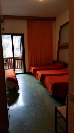Bedroom 5, Bella Italia & Efa Village, Udine