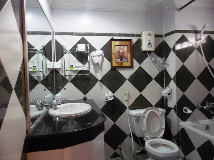 Bathroom 3, Golden Gate Hotel, Phnom Penh