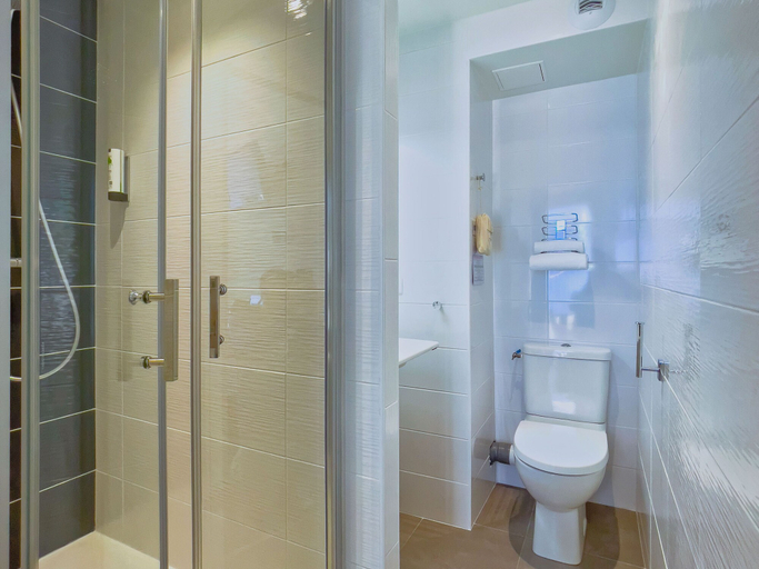 Bathroom 4, Hôtel de la Gare, Finistère