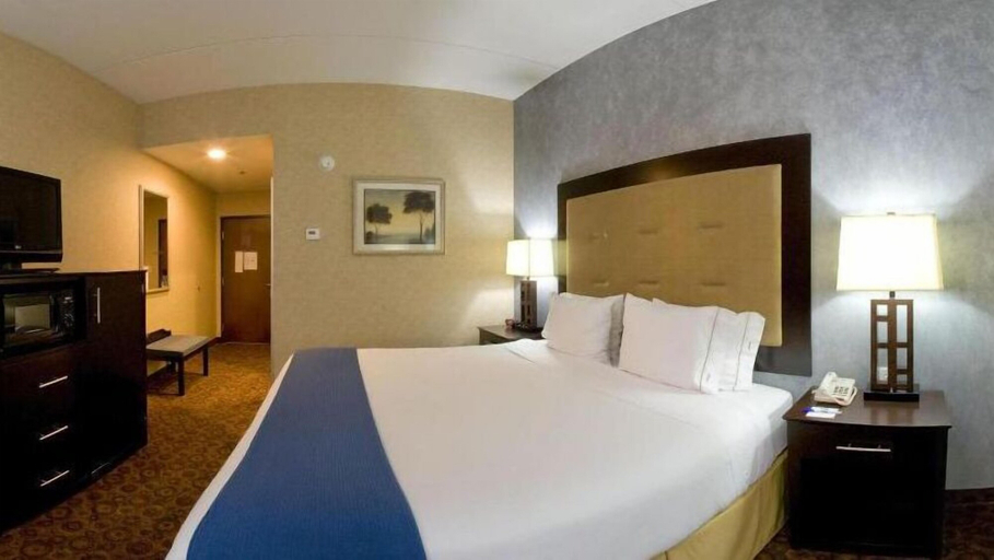 Bedroom 4, Holiday Inn Express & Suites BYRAM by IHG, Hinds