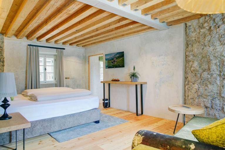 Bedroom 3, Boutique Hotel im Auracher Löchl, Kufstein