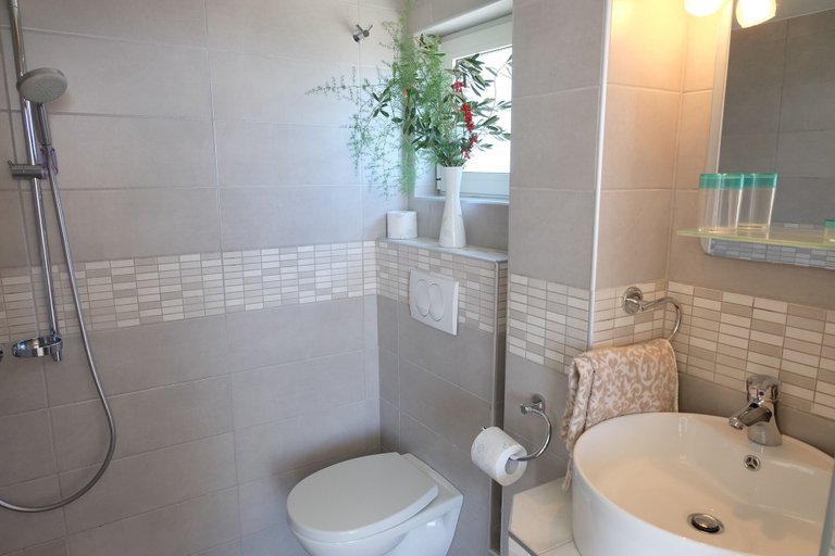 Bathroom 3, Apartments and Rooms Villa Santa Vita