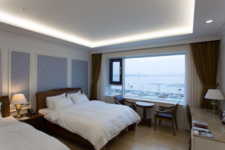 Bedroom 3, Fontana Beach Hotel, Muan