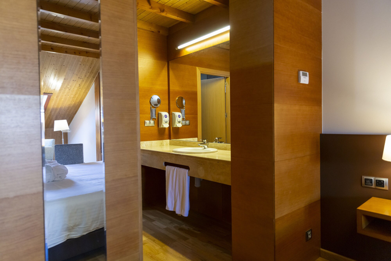 Bathroom 5, Iberik Hotel Balneario Augas Santas, Lugo