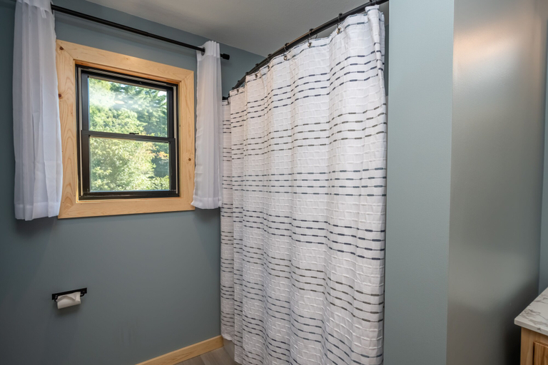 Bathroom 3, In the Groove, Garrett