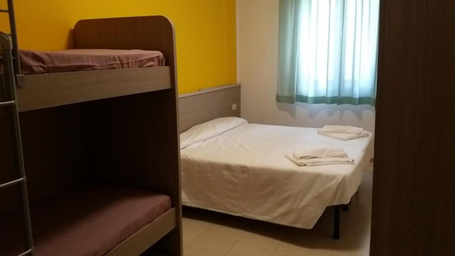 Bedroom 5, Bella Italia & Efa Village, Udine