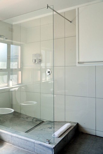 Bathroom 5, Blue Bay Lodge, West Coast
