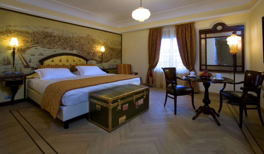 Bedroom 3, Grand Hotel Savoia, Genova