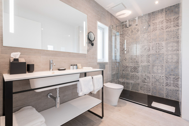 Bathroom 5, Hotel Juliani, St Julian's