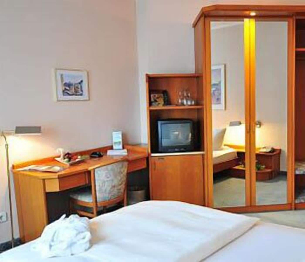 Bedroom 3, Rheinhotel Vier Jahreszeiten Bad Breisig, Ahrweiler