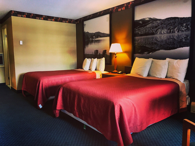 Bedroom 3, Super 8 by Wyndham Lake George/Downtown, Warren