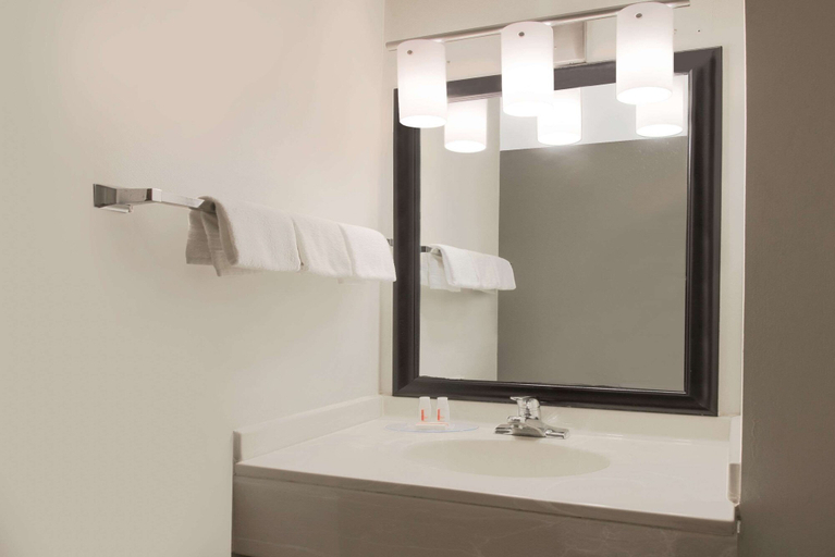 Bathroom 4, Super 8 by Wyndham Grove City, Mercer