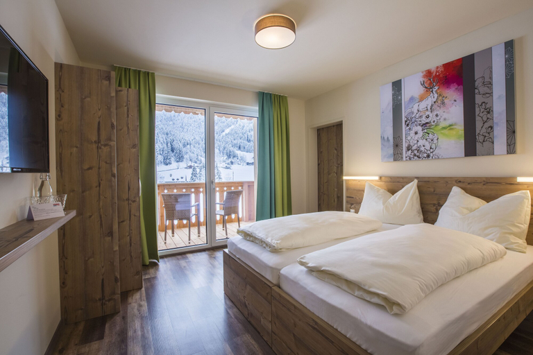 Bedroom 3, COOEE alpin Hotel Dachstein, Gmunden