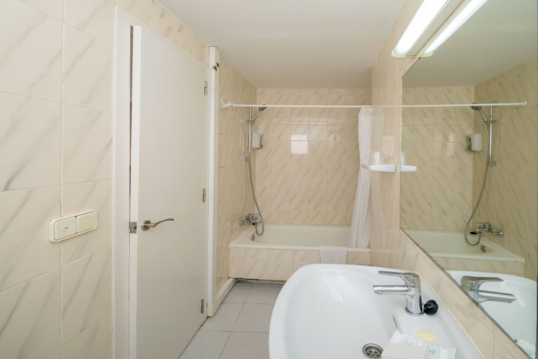 Bathroom 4, Hotel Ibiza Playa, Baleares
