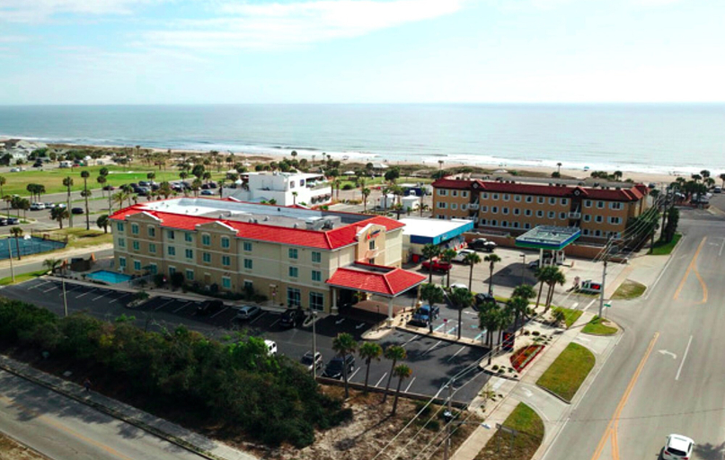 Exterior & Views